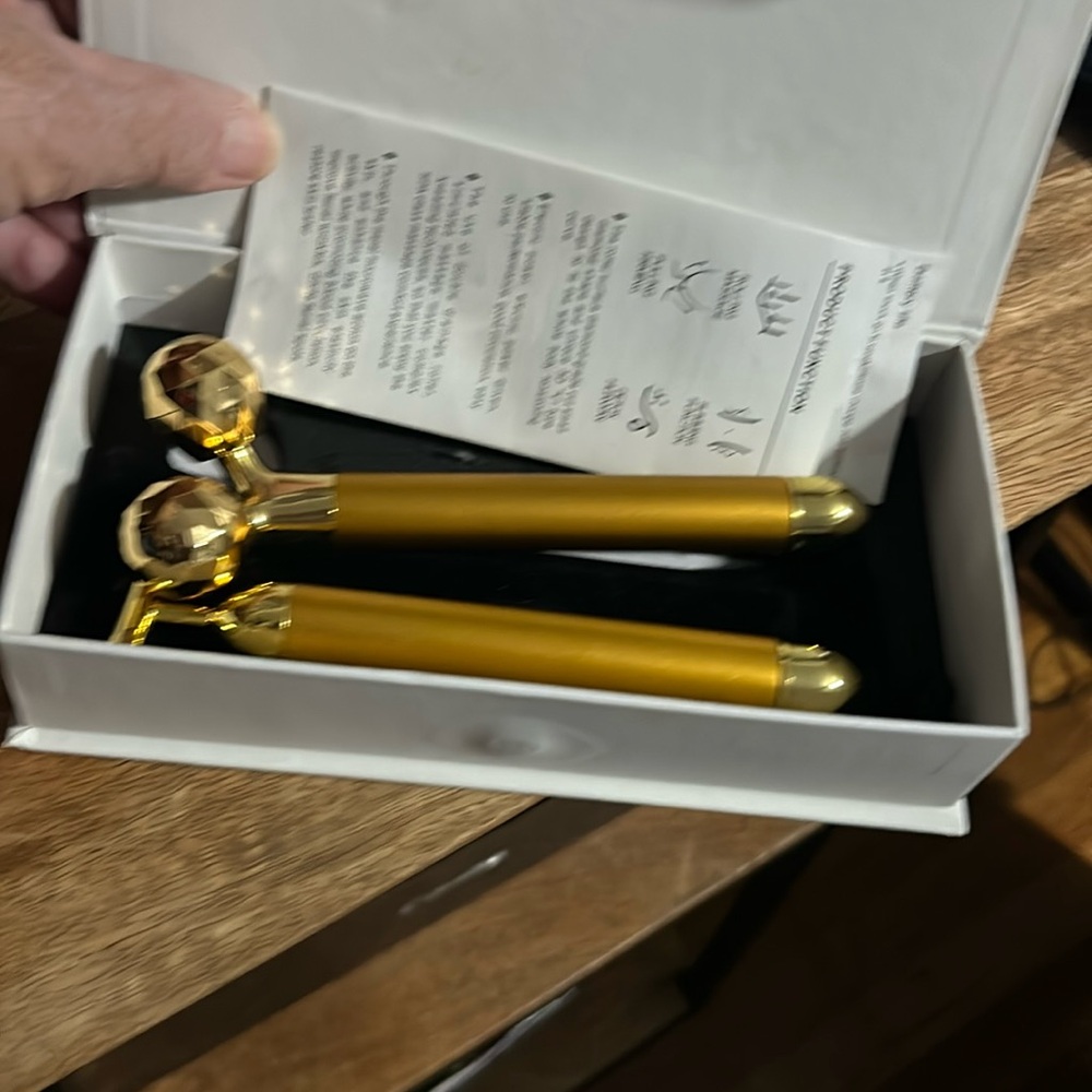 Energy beauty bar 24 k vibrating face massager and rollers.